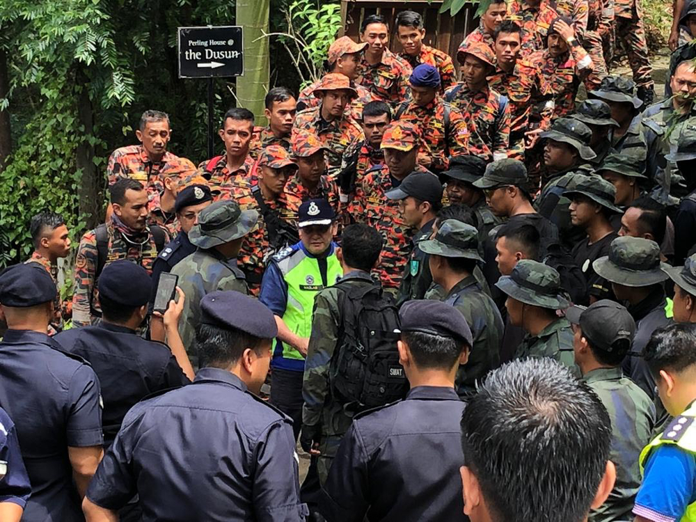 Datuk Mazlan Mansor meets the search and rescue team at The Dusun resort sub camp, to give a morale boost before they begin their search and rescue efforts August 11, 2019. — Picture courtesy of Royal Malaysian Police