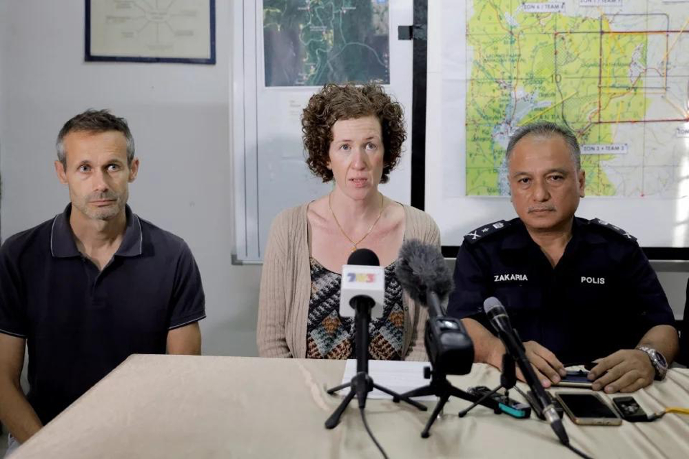 Nora’s mother, Meabh Quoirin (centre) with her husband, Sebastian Quoirin (left) at the Pantai police station making the announcement. — Bernama pic