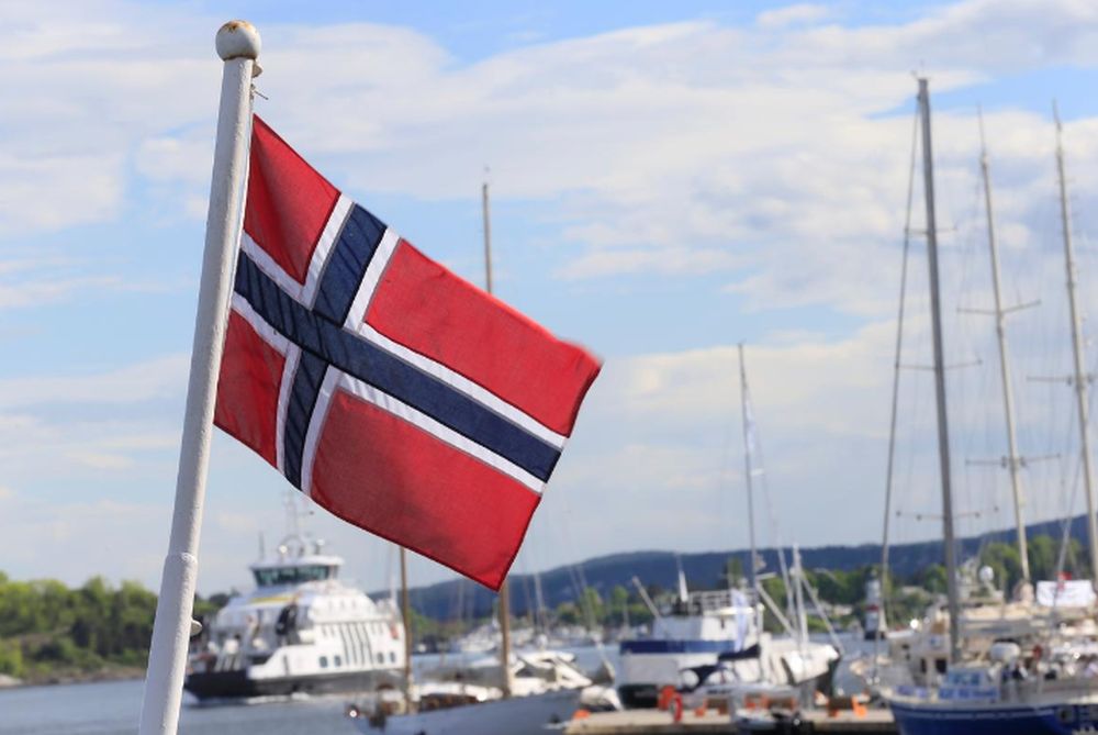 A Norwegian flag flutters on the boat at Aker Brygge in Oslo, Norway May 31, 2017. u00e2u20acu201d Reuters pic