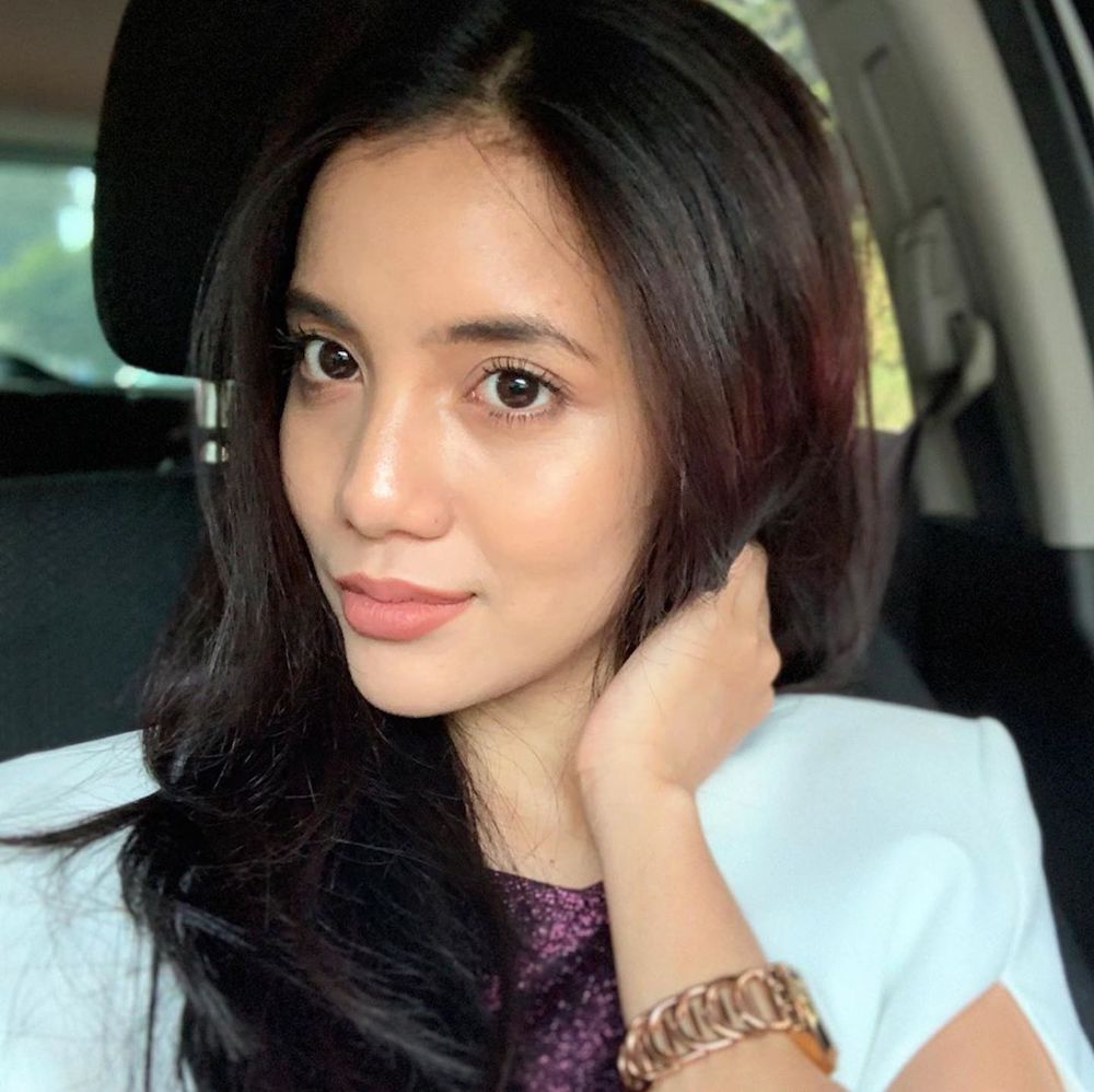 Social media users thought the ‘Cinta Tiada Ganti’ star used lip fillers because of her pouty poses in photographs. – Picture from Instagram/Sweet Qismina