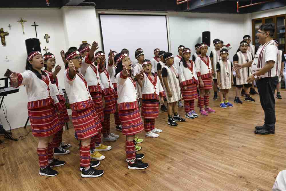 Dressed in traditional costumes, the children belt out songs that echo the wisdom of their Atayal ancestors. 
