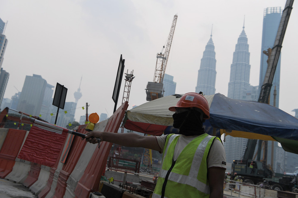 A man wears a mask as he works at a construction site in Kuala Lumpur September 21, 2019. u00e2u20acu201d Bernama pic