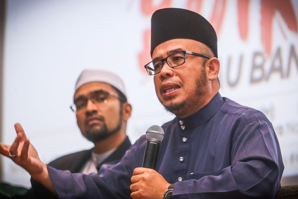 Perlis Mufti Datuk Mohd Asri Zainul Abidin speaks during a forum at the National Arts Gallery in Kuala Lumpur September 9, 2019. u00e2u20acu201d Picture by Hari Anggara