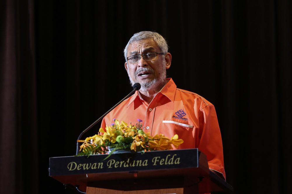 Federal Territories Minister Khalid Samad speaks during a townhall session with Kampung Baru landowners in Kuala Lumpur September 21, 2019. u00e2u20acu2022 Picture by Yusof Mat Isa