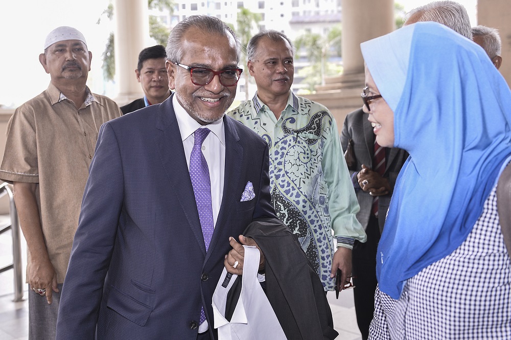 Lawyer Tan Sri Muhammad Shafee Abdullah arrives at the Kuala Lumpur High Court October 15, 2019. — Picture by Miera Zulyana