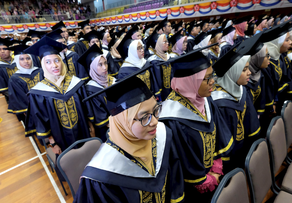 Graduates from the Health Ministry Training Institute (ILKKM) who have not received any job offers within the 12 months of graduate can apply for work in the private sectors October 21, 2019. — Picture by Farhan Najib