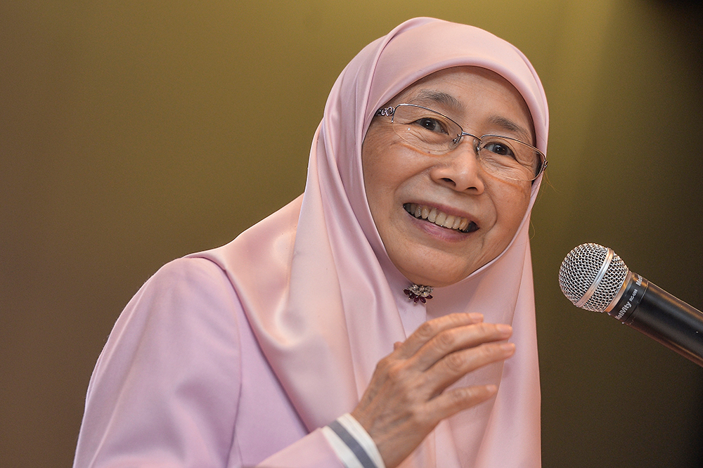 Deputy prime minister, Datuk Seri Dr Wan Azizah is set to grace the WOWComm 2019 conference as she shows her support for their zero-waste discussions and initiatives. u00e2u20acu201d Picture by Miera Zulyana  