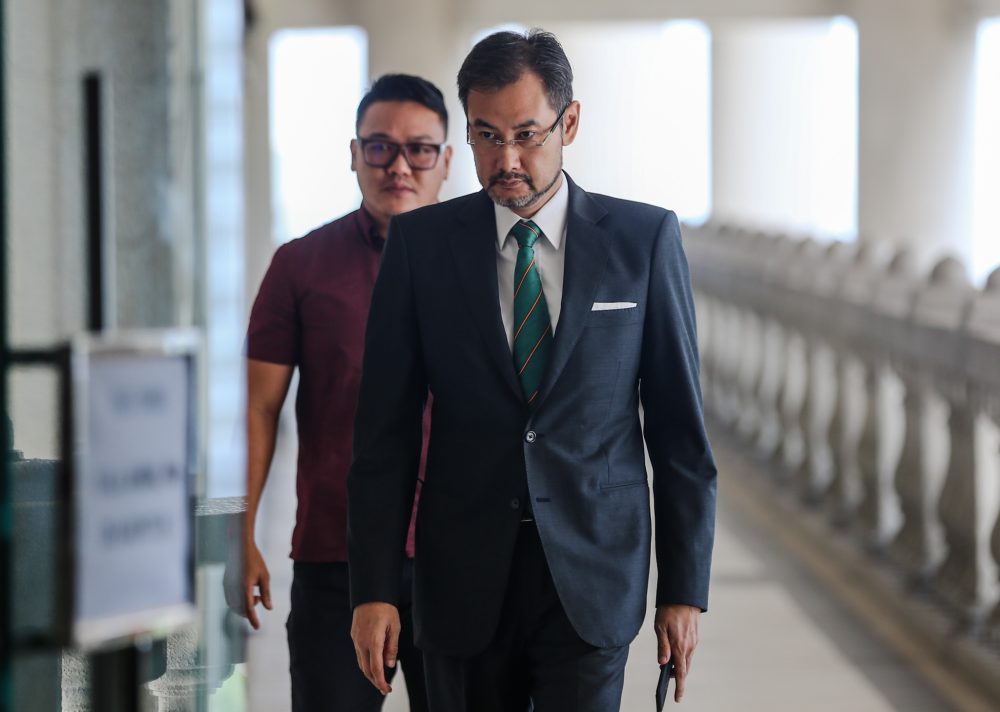 Former 1MDB chief executive officer Datuk Shahrol Azral Ibrahim Halmi arrives at the Kuala Lumpur High Courts Complex October 30, 2019. u00e2u20acu201d Picture by Yusof Mat Isa