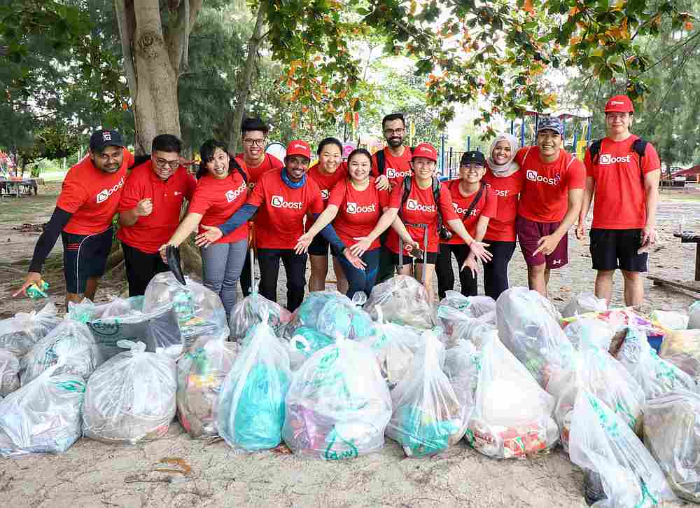 Boost employees managed to clean up 333kg of trash from the Pantai Kelanang beach, with the help of altruistic volunteers. u00e2u20acu201d Picture courtesy of Boost