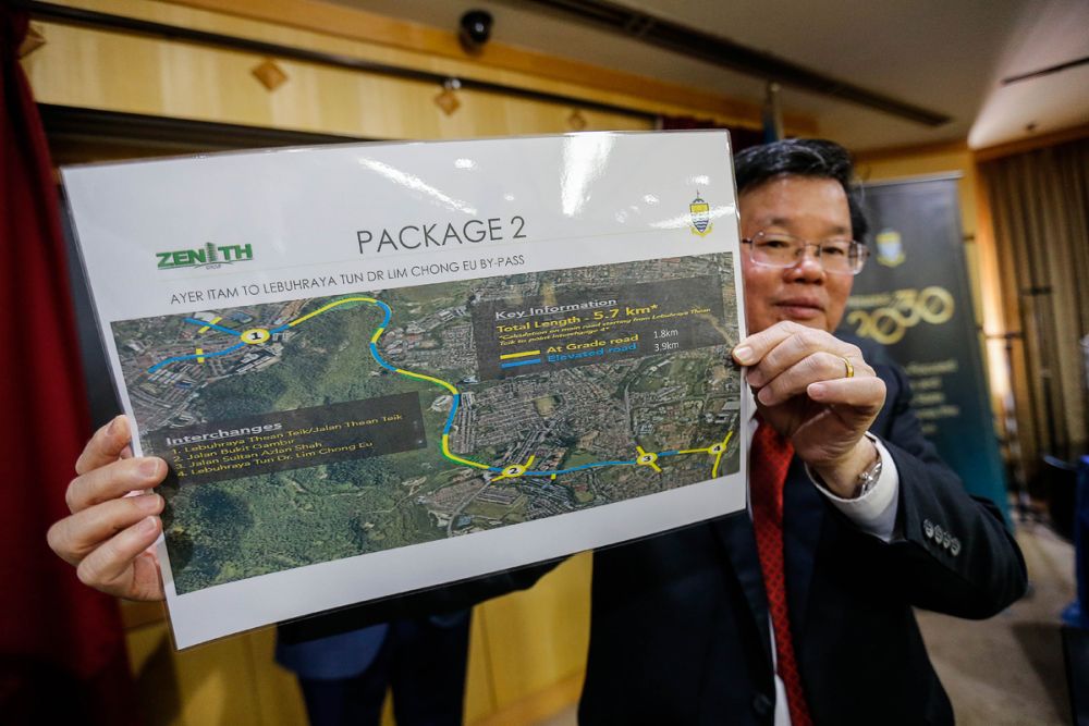 Penang Chief Minister Chow Kon Yeow holds up a plan detailing the construction of an RM851 million highway linking Thean Teik Expressway to the Tun Dr Lim Chong Eu Expressway at Komtar, George Town October 11, 2019. u00e2u20acu201d Picture by Sayuti Zainudin