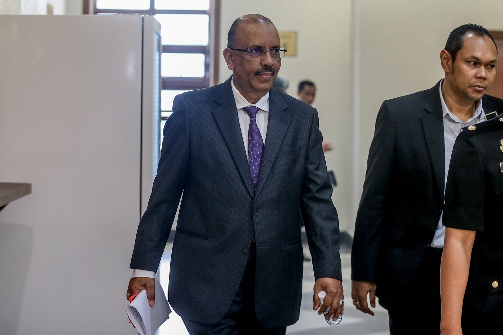 Former chief secretary to the government Tan Sri Ali Hamsa is pictured at the Kuala Lumpur High Court November 19, 2019. Picture by Firdaus Latif