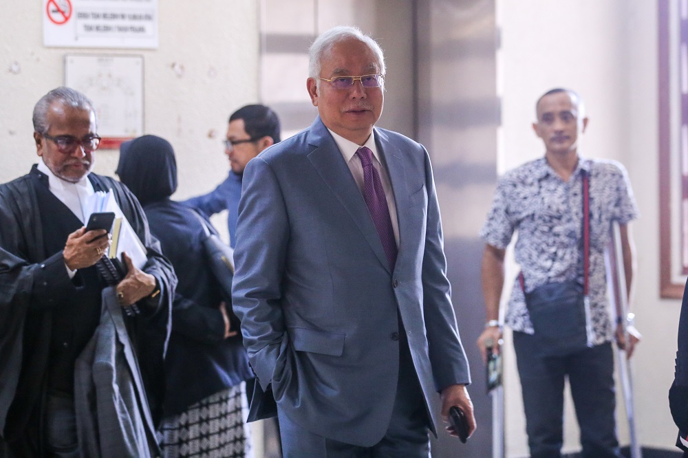 Former prime minister Datuk Seri Najib Razak is pictured at the Kuala Lumpur Courts Complex November 21, 2019. — Picture by Firdaus Latif