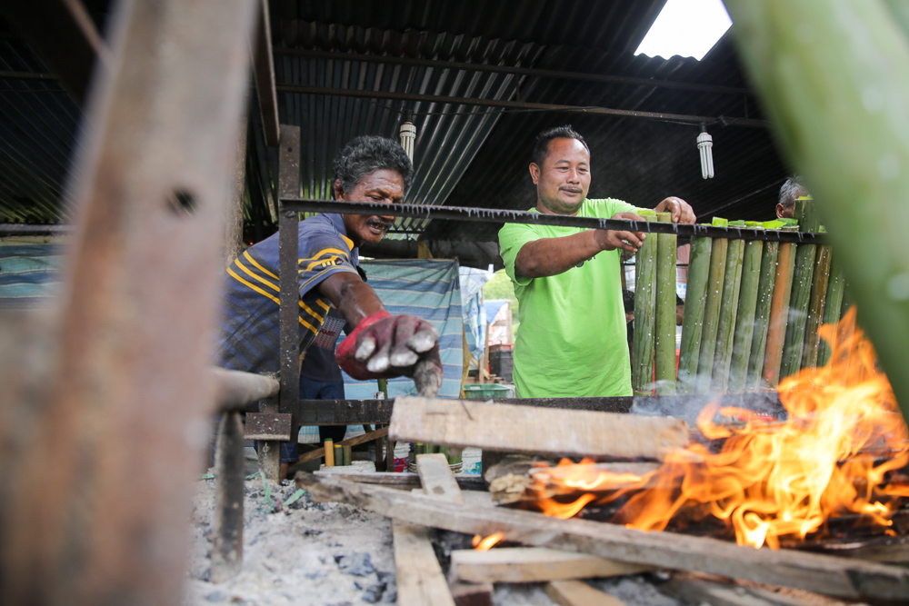 Workers prepare lemang at Lemang Corner Ori, Taman Dato Harun in Petaling Jaya. — Picture by Choo Choy May