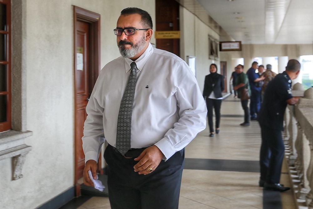 Maybank vice-president in charge of the credit card fraud and dispute management department Anoop Singh Gulzara Singh is seen at the Kuala Lumpur High Court December 2, 2019. — Picture by Ahmad Zamzahuri