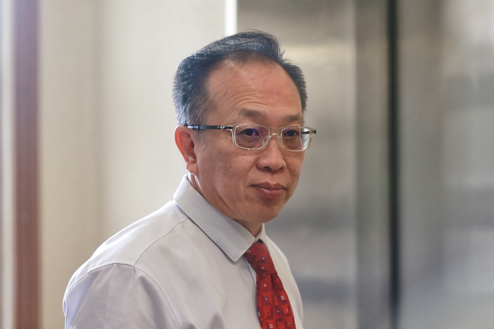 Senior Vice-President of AmBank Group (Credit Card, Authorisation and Banking Fraud Management) Yeoh Eng Leong is pictured at the Kuala Lumpur High Court December 2, 2019. u00e2u20acu201d Picture by Ahmad Zamzahuri