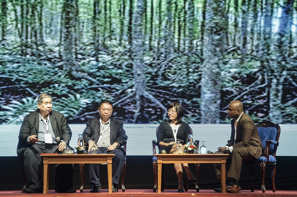 (From left) Former Bernama chief executive Datuk Yong Soo Heong, Malay Mail editor-in-chief Datuk Wong Sai Wan, environmental journalist SL Wong and moderator Terrence Dass during the panel session ‘Pushing Environment Beyond the Media’. — Picture by Miera Zulyana