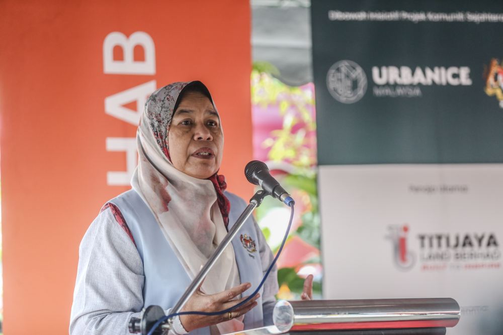 Housing and Local Government Minister Zuraida Kamaruddin speaks at the Community hub project event in Ampang December 14, 2019. u00e2u20acu2022 Picture by Firdaus Latif