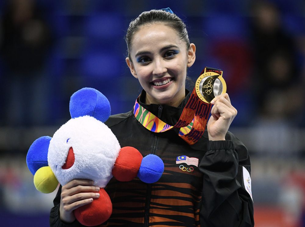 National gymnast Farah Ann Abdul Hadi showing off her gold medal won in the All Womenu00e2u20acu2122s Finals event at the 2019 SEA Manila Games at the Rizal Memorial Sports Complex in Manila, December 2, 2019. u00e2u20acu201d Bernama pic