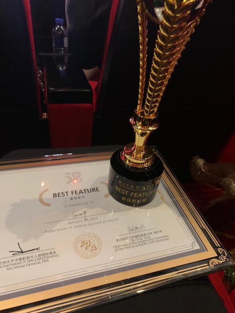 u00e2u20acu02dcGuangu00e2u20acu2122 won the best film award at the APFF last night. u00e2u20acu201d Picture from Twitter/ahmad_syazli