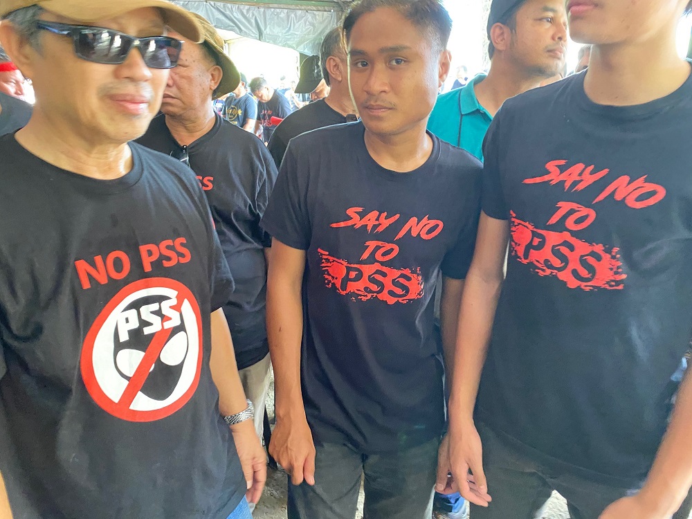 Sabahans against the Sabah temporary pass from gathered in the small west coast town of Membakut, in the Kimanis parliamentary constituency where a by-election is to go to polls in three days. — Picture by Julia Chan