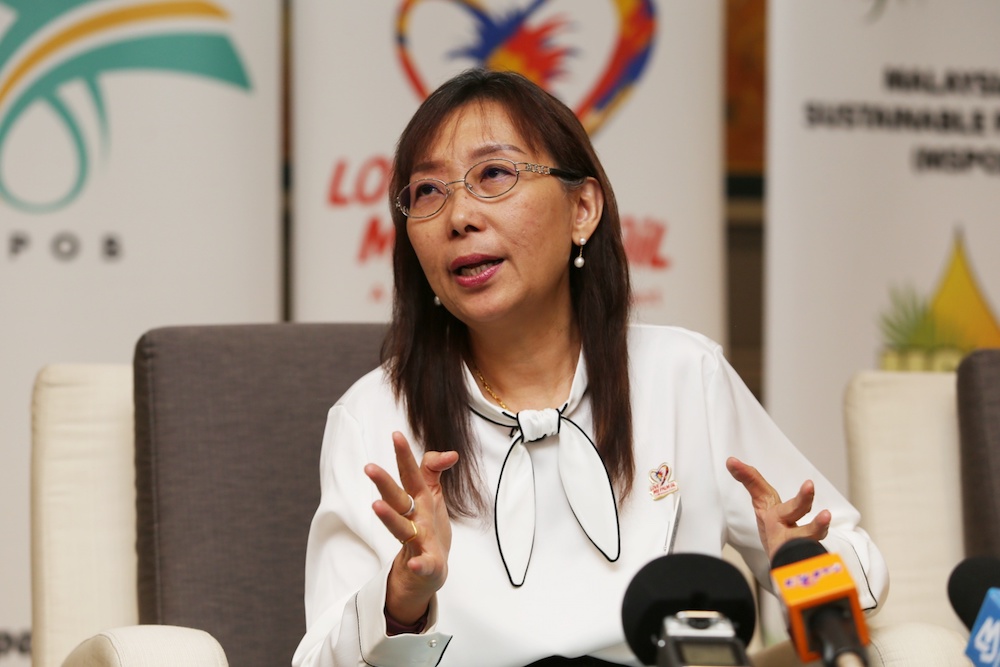 In May, former primary Industries minister Teresa Kok (pic) accused new Malaysian Rubber Board chairman Datuk Ahmad Nazlan Idris of rushing a RM100 million project in his parliamentary constituency. — Picture by Choo Choy May