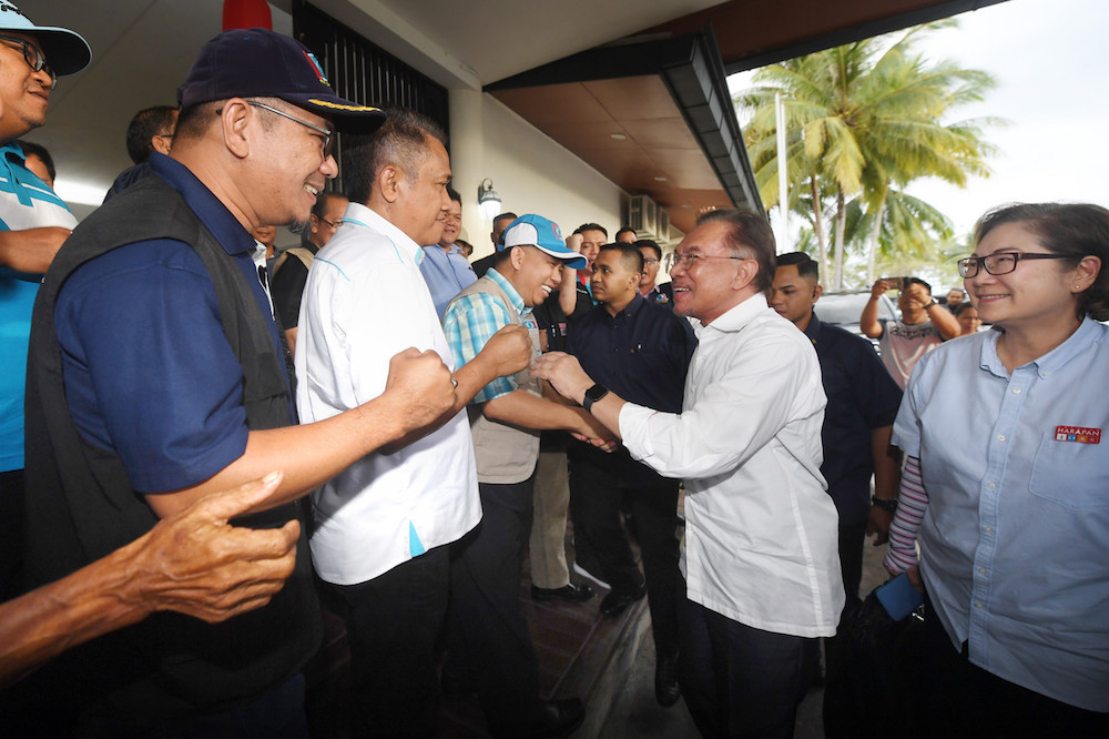 PKR president Datuk Seri Anwar Ibrahim is greeted by party members while on the campaign trail for the Kimanis by-election in Bongawan January 14, 2020. u00e2u20acu201d Bernama pic
