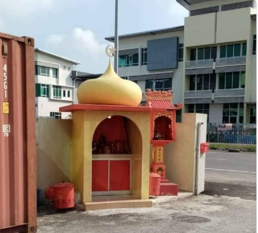 Selangor police have asked the owner of the altar to change its shape. u00e2u20acu201d Picture from Twitter/@lxcleopatraxl 