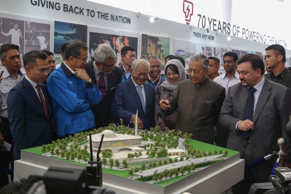 Prime Minister Tun Dr Mahathir Mohamad looks at a scale model of Tenaga Nasional Berhad's Balai Islam Complex in Kuala Lumpur January 16, 2020. u00e2u20acu201d Picture by Yusof Mat Isa