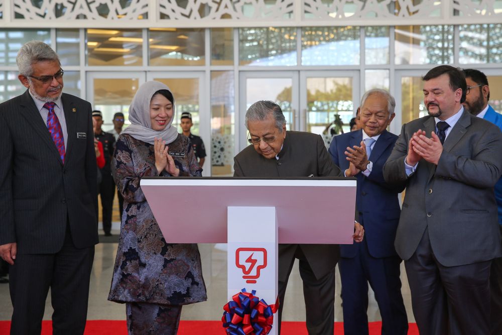 Prime Minister Tun Dr Mahathir Mohamad officiates the opening ceremony of Tenaga Nasional Berhadu00e2u20acu2122s Balai Islam Complex in Kuala Lumpur January 16, 2020. u00e2u20acu201d Picture by Yusof Mat Isa