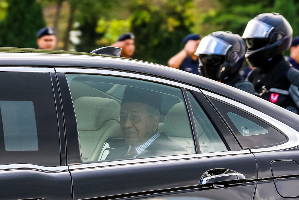 Tun Dr Mahathir Mohamad leaves Istana Negara February 24, 2020. — Picture by Firdaus Latif
