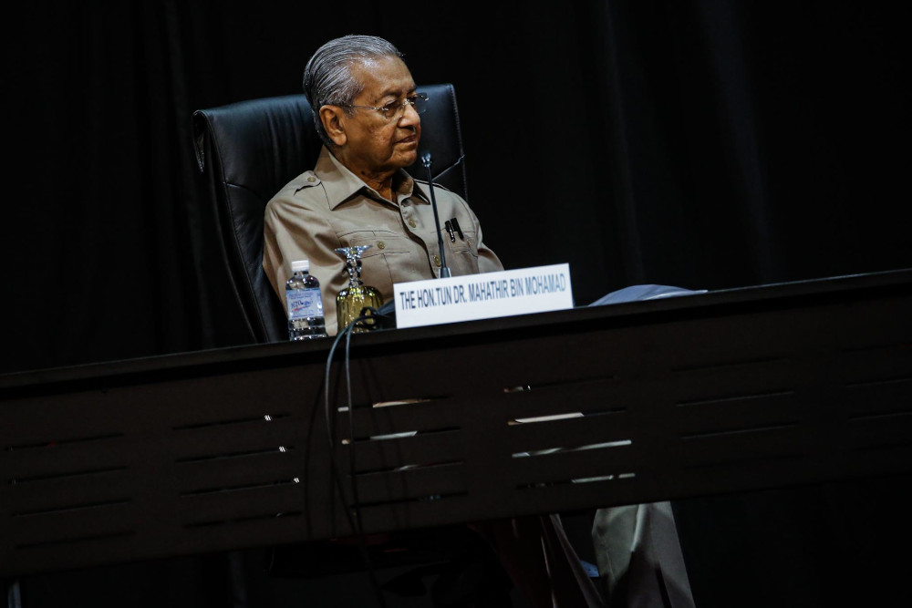 Dr Mahathir said that neither Dr Wan Azizah as the deputy prime minister in the PH administration nor any PH member could take over from him as the PH coalition was at that time no longer the federal government due to its collapse from a loss of majority. — Picture by Hari Anggara