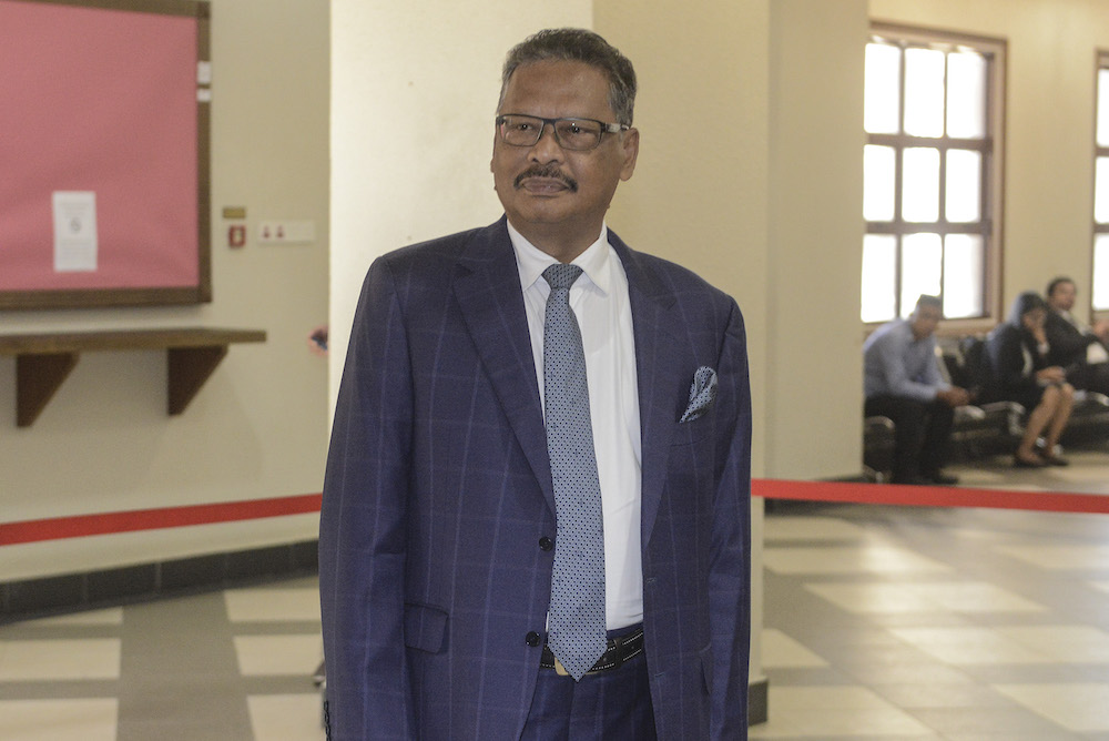 Former attorney general Tan Sri Mohamed Apandi Ali is pictured at at the Kuala Lumpur Court Complex, February 24, 2020. ― Picture by Shafwan Zaidon