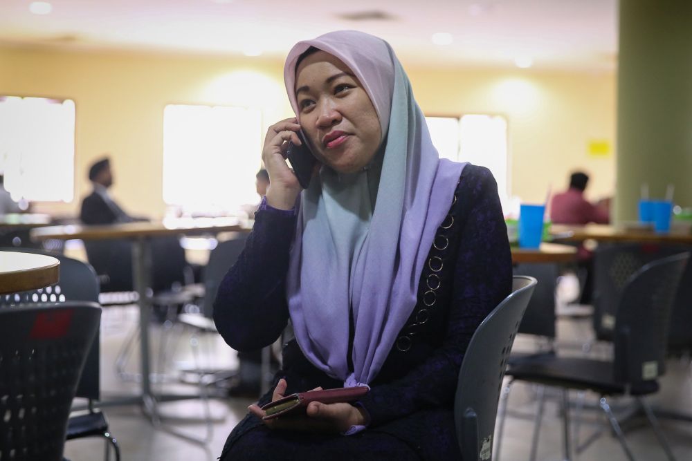 Journalist Wan Noor Hayati Wan Alias is pictured at the Kuala Lumpur High Court February 5, 2020. — Picture by Yusof Mat Isa