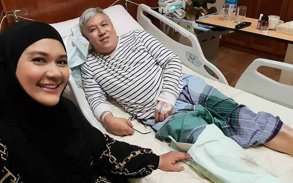 Serina Redzuawan visiting her father Chef Wan at the hospital earlier this week. u00e2u20acu201d Picture via Instagram/@serinaredzuawan