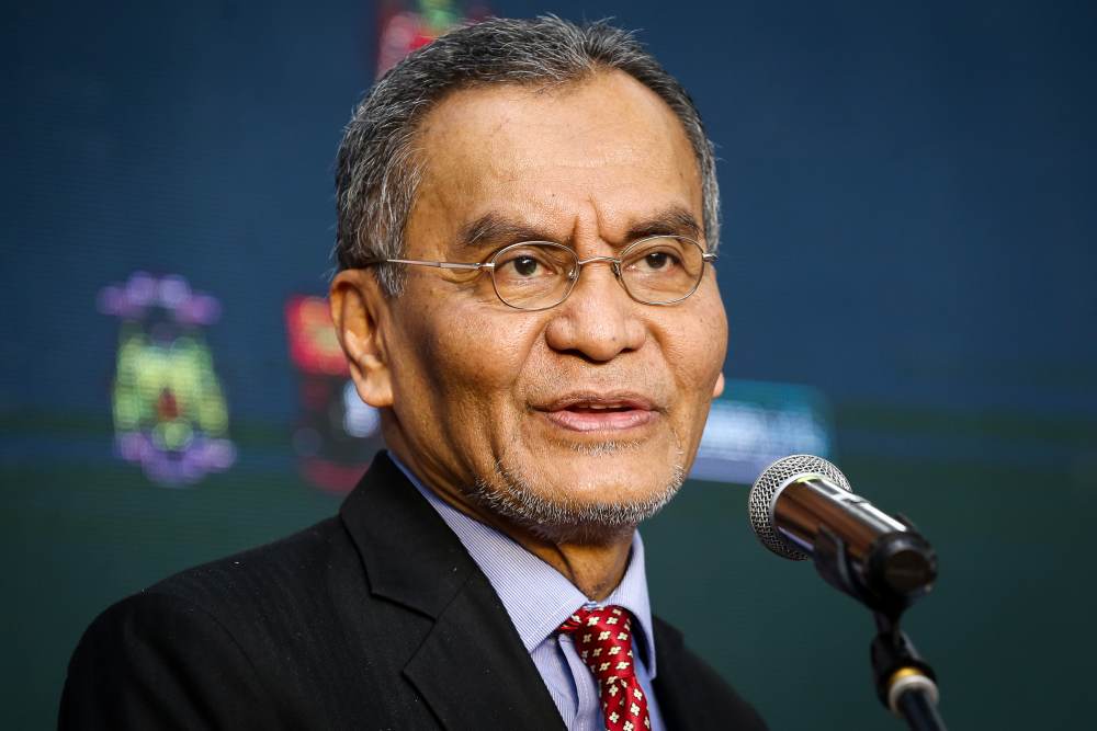 Datuk Seri Dzulkefly Ahmad said it was critical to get ahead of Covid-19 if Malaysia is to have a chance of containing it and must deploy assets and resources in this direction. ― Picture by Yusof Mat Isa