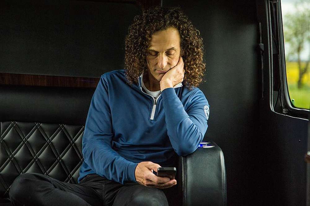 Fans of Kenny G will have to wait a little longer before being able to see him perform. u00e2u20acu201d Picture via Instagram/kennyg