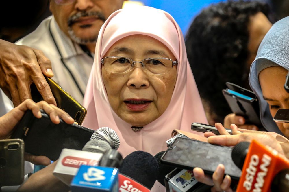 Deputy Prime Minister Datuk Seri Dr Wan Azizah Wan Ismail speaks  to reporters after a press conference in Kuala Lumpur February 9, 2020. u00e2u20acu201d Picture by Firdaus Latif