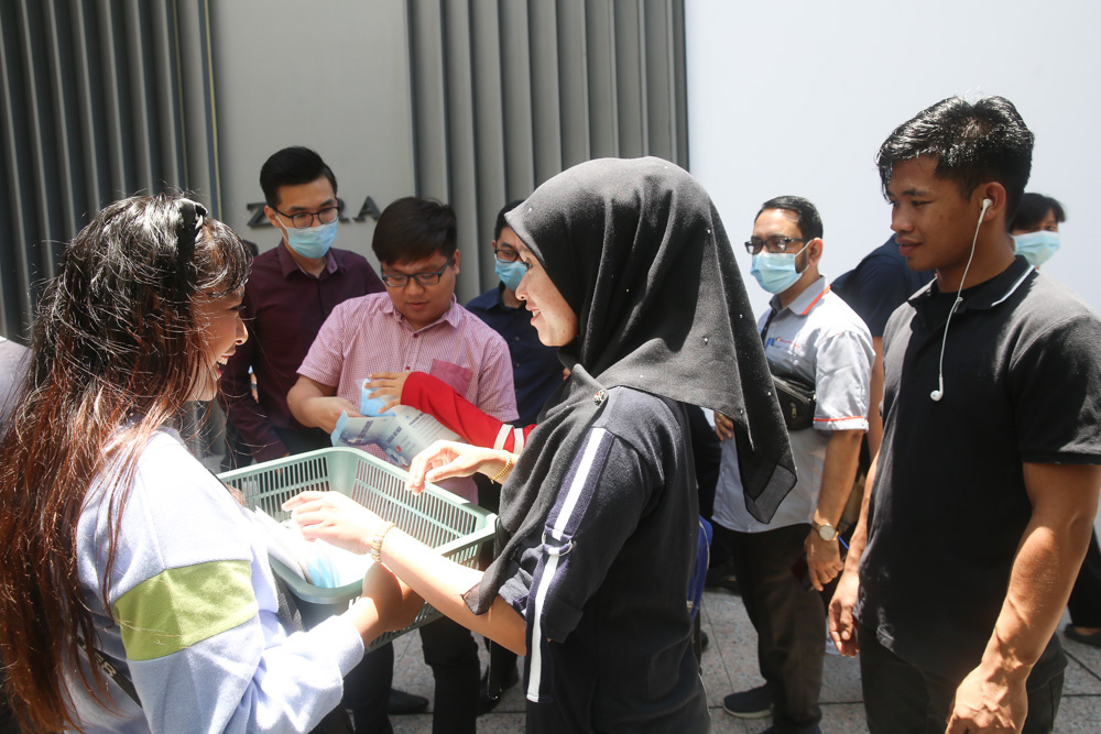 Locals and foreign tourists are seen buying masks from street vendors in front of the Bukit Bintang MRT station in Kuala Lumpur March 16, 2020. u00e2u20acu201d Picture by Choo Choy May