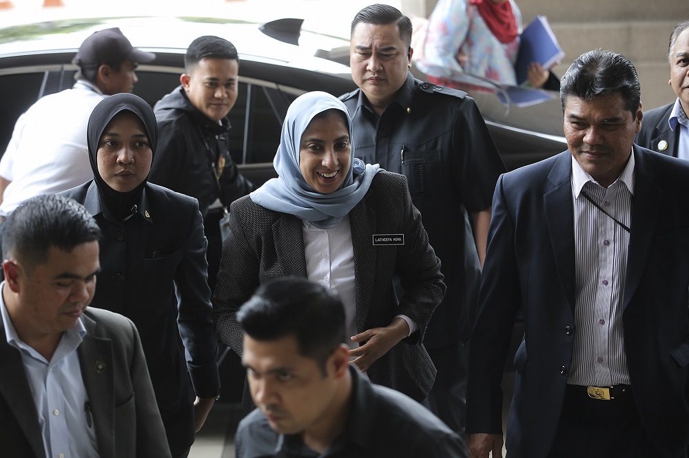 Chief commissioner of the Malaysian Anti-Corruption Commission Latheefa Koya (centre) arrives at the Kuala Lumpur High Court March 5, 2020. u00e2u20acu201d Picture by Miera Zulyana