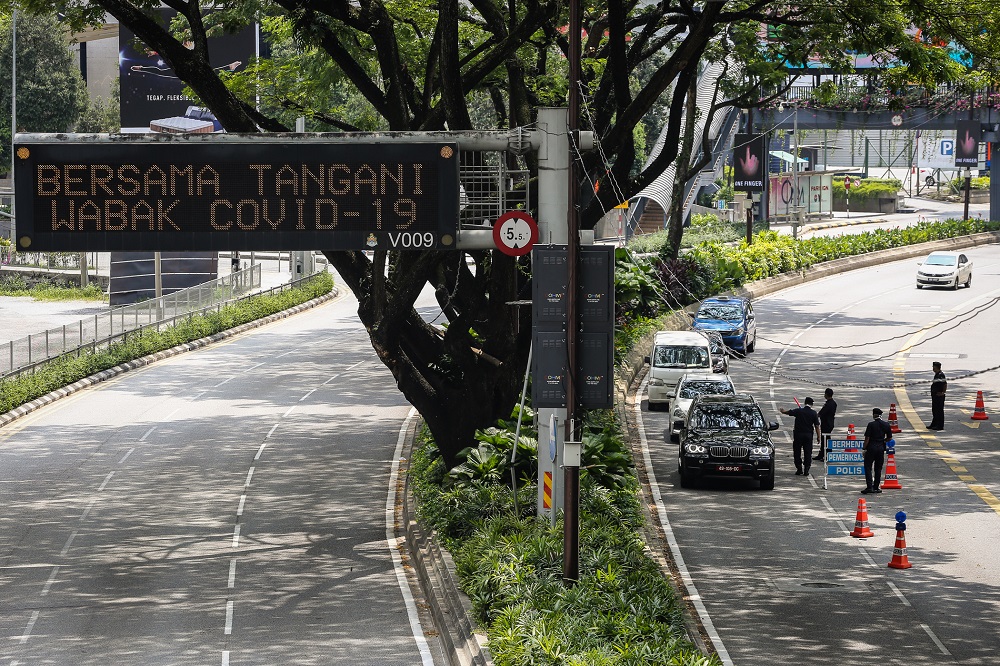 Police personnel inspect vehicles at a roadblock on Jalan Ampang in Kuala Lumpur March 21, 2020. u00e2u20acu201d Picture by Yusof Mat Isa