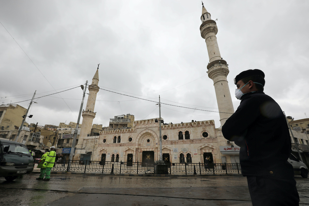 A Jordanian policeman stands guard in front of al Husseini mosque building after closing it to the worshipers amid concerns over the coronavirus disease (Covid-19) spread, in downtown Amman, Jordan, March 20, 2020. u00e2u20acu201d Reuters picnnn
