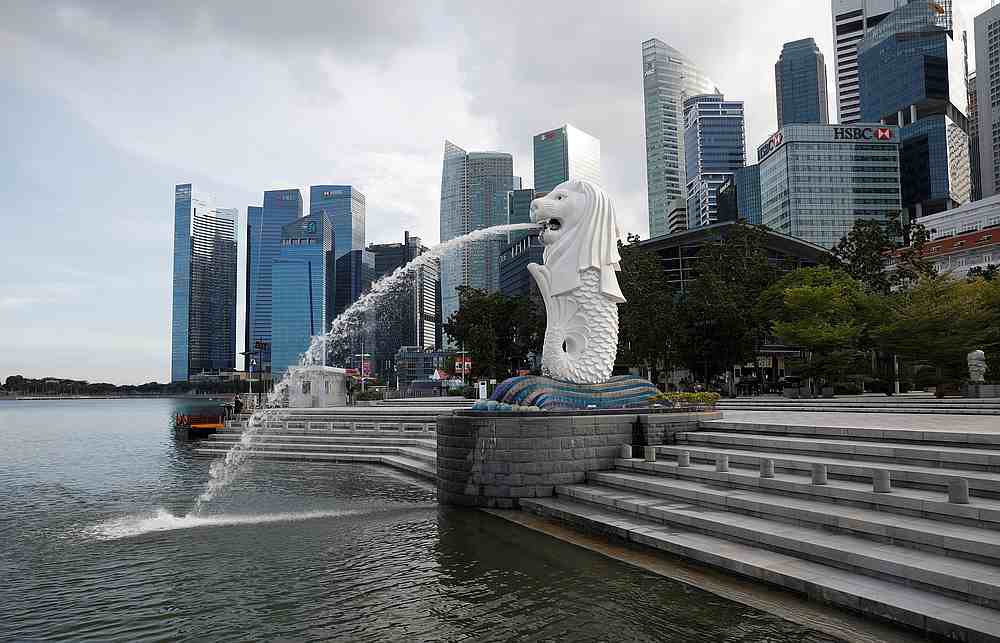 一个空荡荡的鱼尾狮公园，2020 年 3 月 26 日在新加坡滨海湾爆发 Covid-19 后，旅游业将急剧下滑。 — 路透社图片