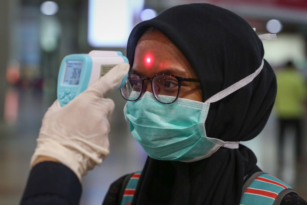 Personnel from the Emergency Response Team screen members of the public at KL Sentral March 20, 2020. u00e2u20acu2022 Picture by Yusof Mat isa