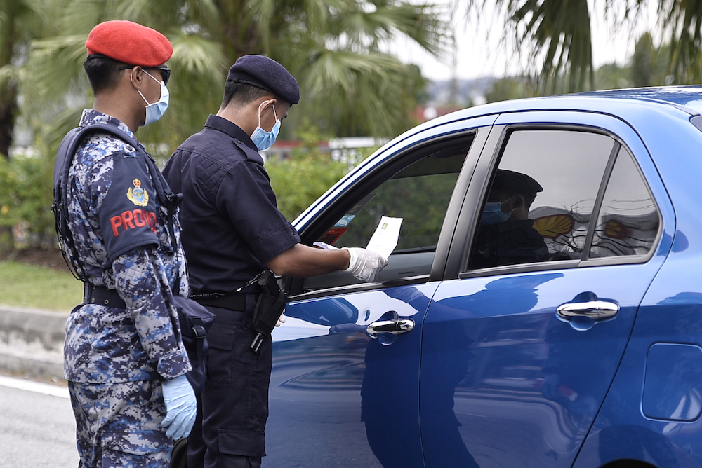Deputy State Police Commissioner Datuk Dev Kumar said they were arrested and taken to police stations as compound notices will no longer be issued to violators under the third phase of MCO. — Picture by Miera Zulyana