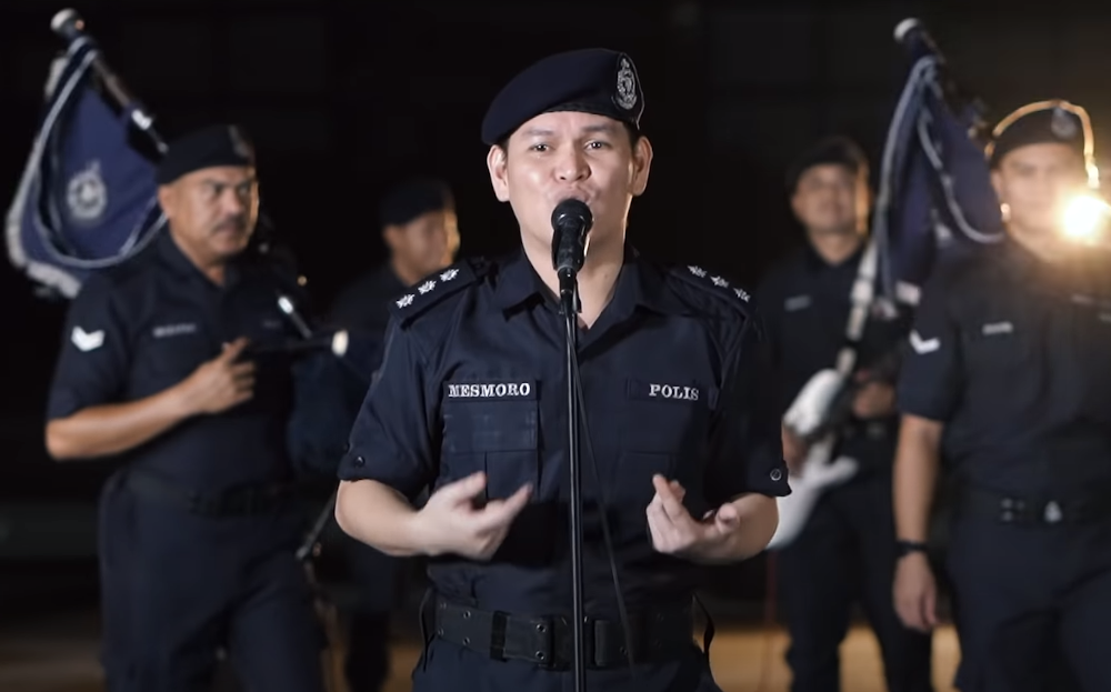 ASP Mesmoro Edward was an aspiring singer before he became a police officer. — Screengrab via Youtube/RMP TV Channel. 