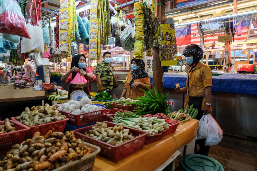 People shop for essential food items at the Chow Kit wet market in Kuala Lumpur April 24, 2020. u00e2u20acu201d Picture by Yusof Mat Isa