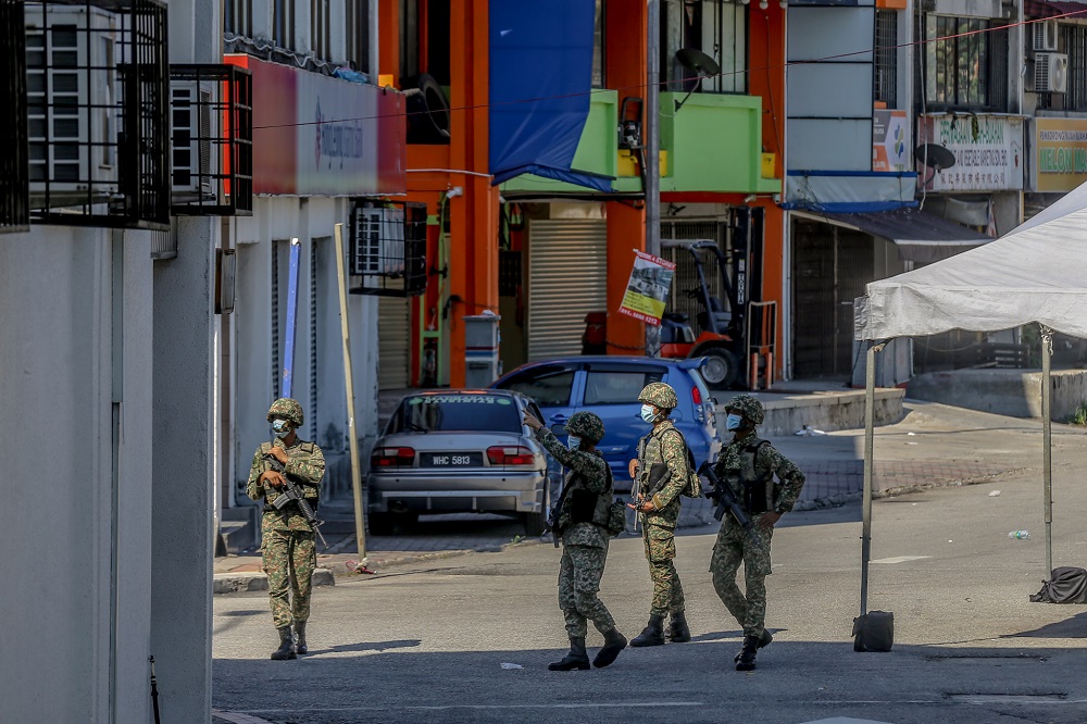 Armed forces personnel guarding the area near the Pasar Borong Selayang April 20, 2020. ― Picture by Firdaus Latif