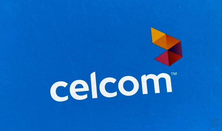 Celcom’s data services isn’t completely down as some applications such as Facebook are reportedly accessible. — Picture via SoyaCincau