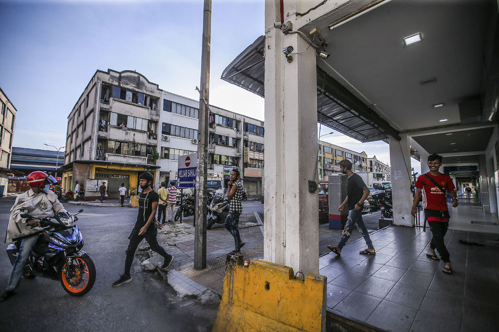 People walking pass the Kuala Lumpur wholesale market in Selayang during the enhanced movement control order (EMCO) May 13, 2020. — Picture by Hari Anggara