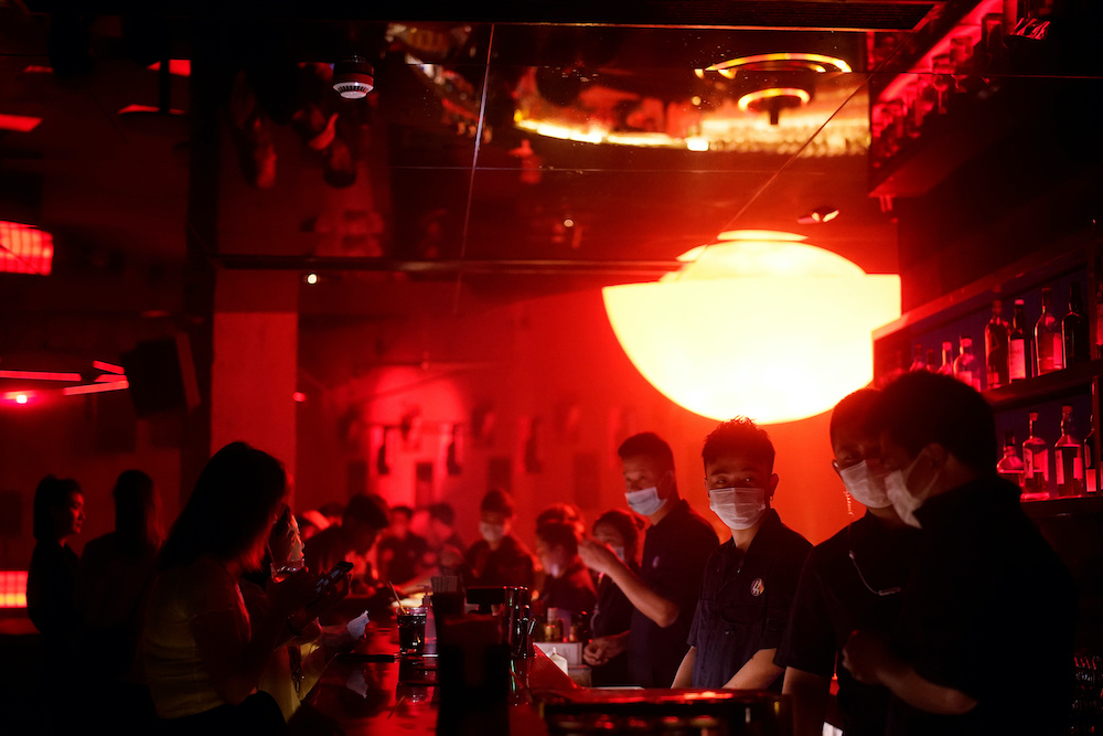 People wear face masks at a nightclub after it reopens, following a shutdown due to the coronavirus disease (Covid-19) outbreak, in Shanghai, China May 22, 2020. u00e2u20acu201d Reuters pic